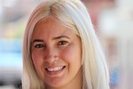 mujer, mujer rubia, sonrrisa, mirada, rostro, cara, mujer joven, ojos, pelo
